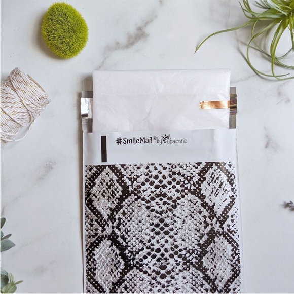 6x9 Snakeskin Print Polymailers, Pack of 25 - Picture 2 of 2